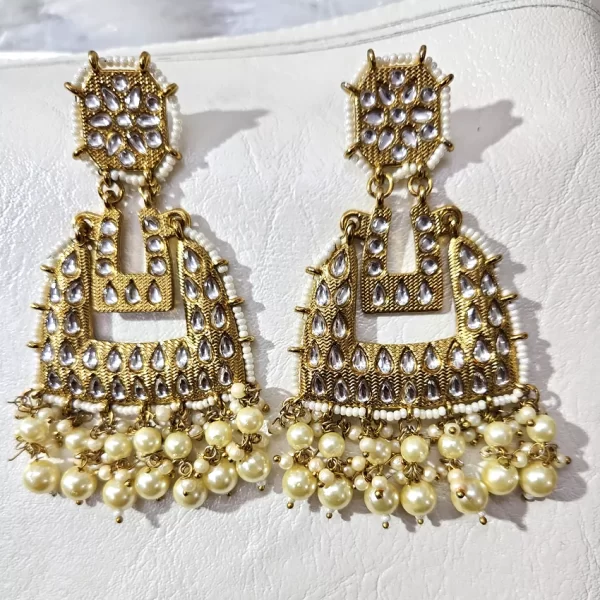 ANITEQUE EARRING